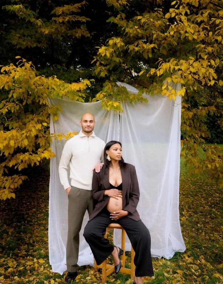 Couple, séance maternité en automne